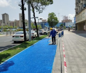 深圳寶安區藍色透水混凝土面層保護劑噴涂完成，順利收工！